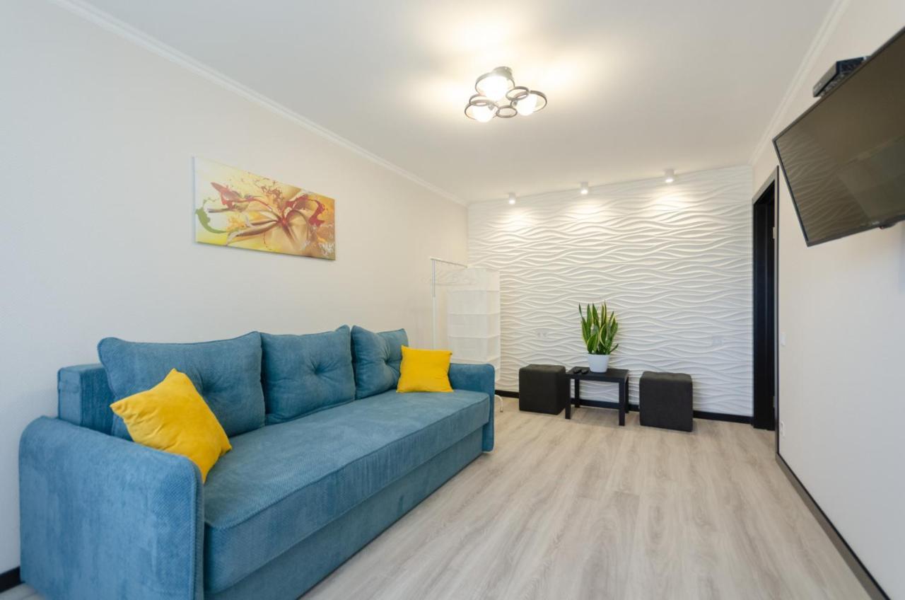 Artal Apartment On Obolonskaya Square 1 Kyiv Exterior photo